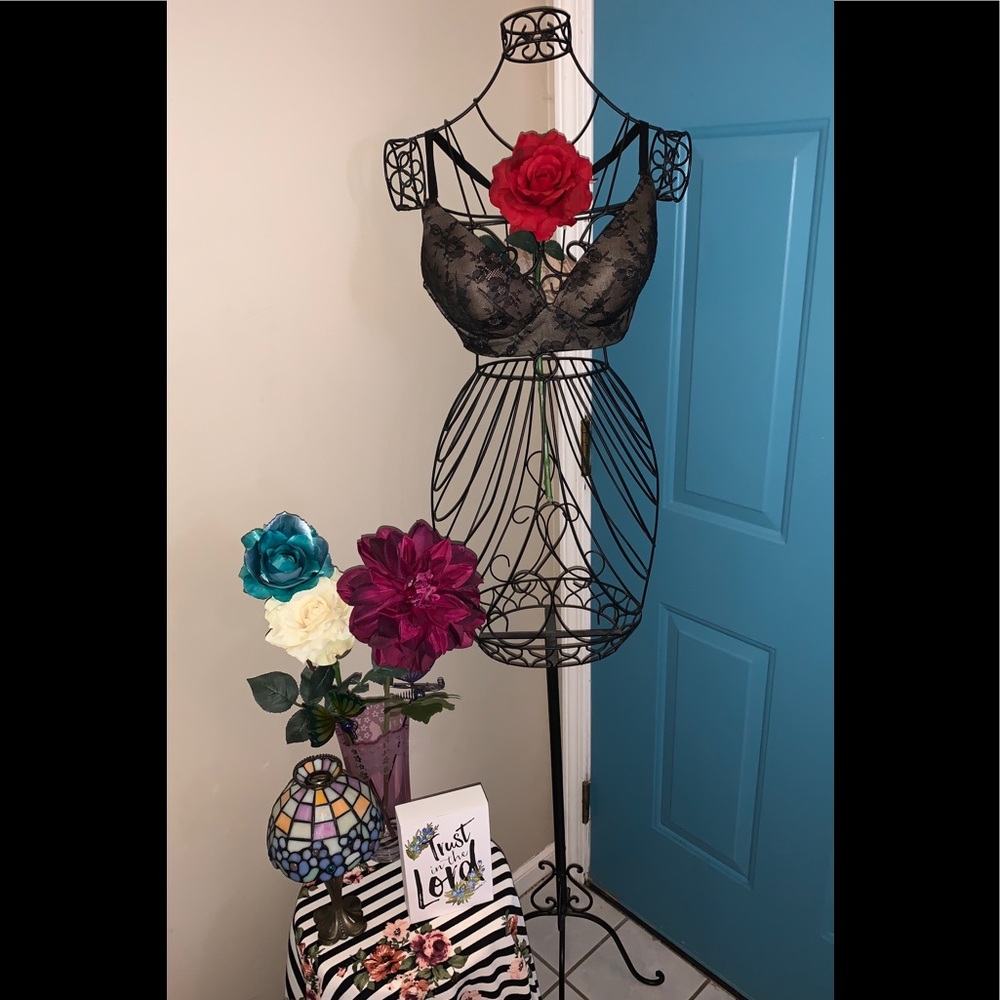 💋Victoria's Secret Body By Victoria Bralette 38C